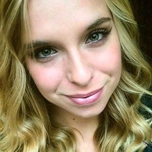 Meet your Posher, Caitlin